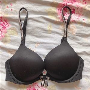 Victoria’s Secret 32C black bra